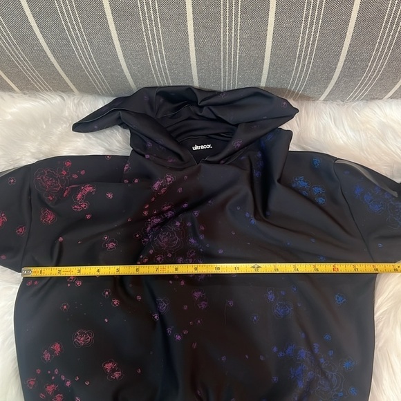 Ultracor Serendipity Pink Patent Cropped Hoodie and Sprinter High Leggin… - Picture 14 of 15